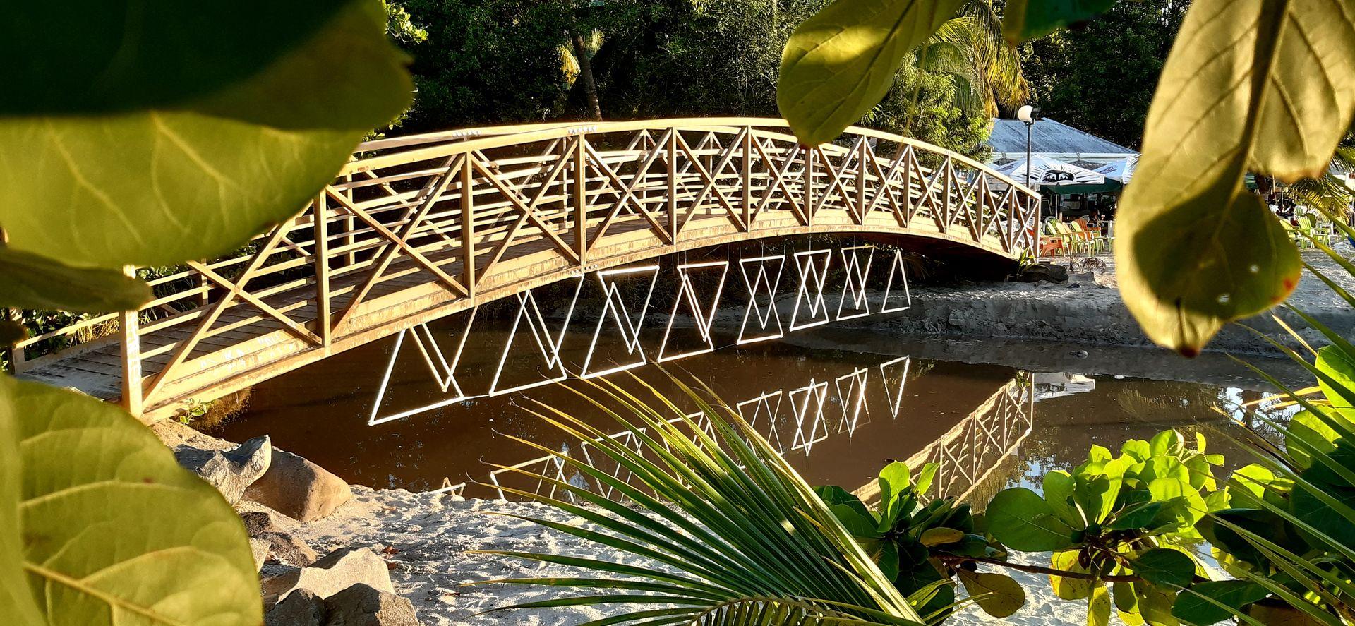 suspension sous une passerelle